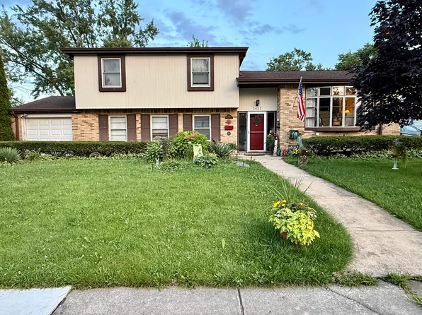 1451 E Gloria Dr, Palatine, IL 60074