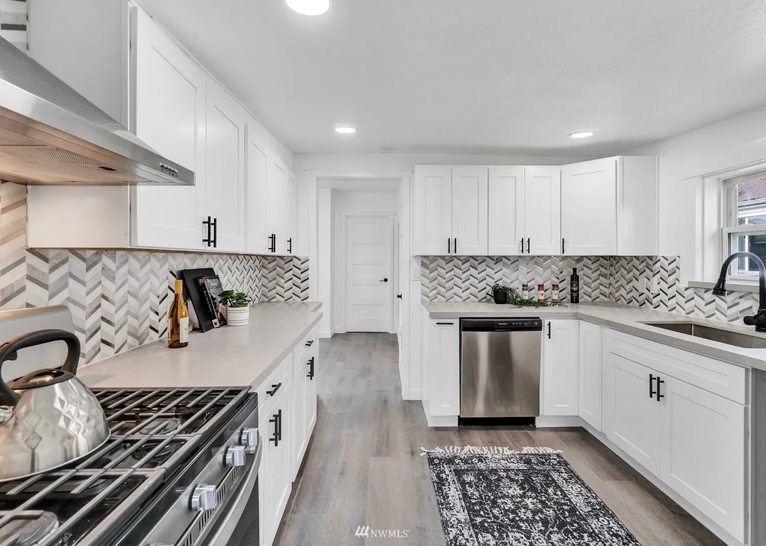 3 bed, 1.5 bath, 980 sqft, $2,650 — Photo 1