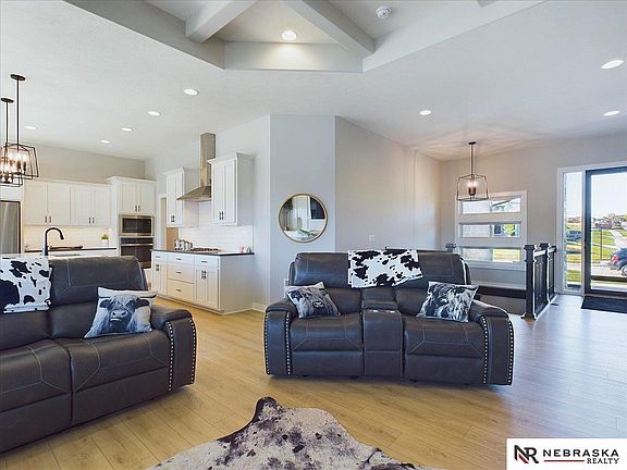 5th image of 11614 Slayton St