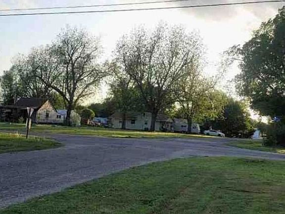Exterior Neighborhood (street photo)