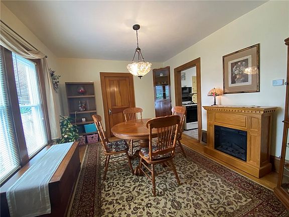 5th image of 75 Waterford St
