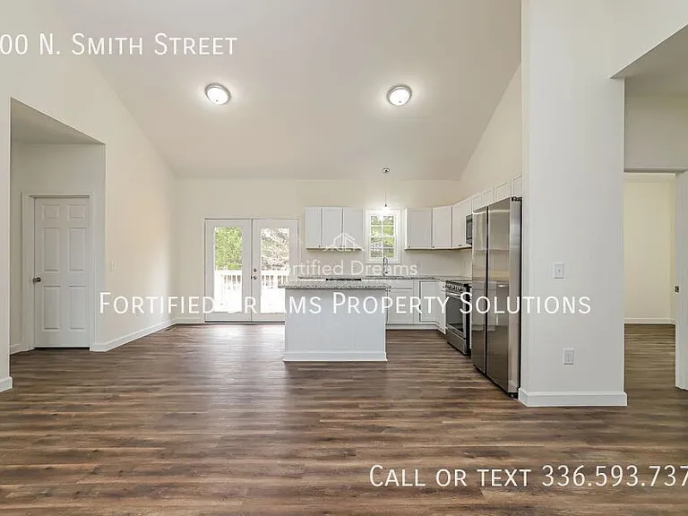 400 N Smith St — Photo 6