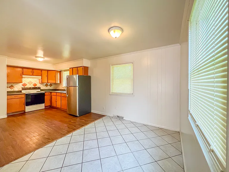 1811 Owens Ct — Photo 3