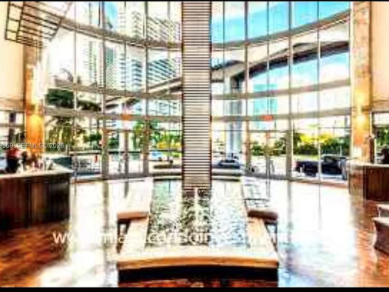 690 SW 1st Ct #Penthouse I06 — Photo 4