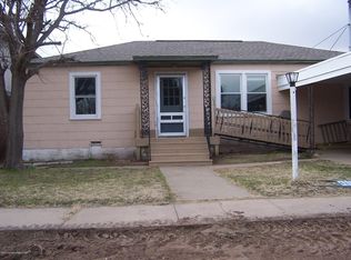 210 N Mackenzie Ave, Stinnett, TX 79083