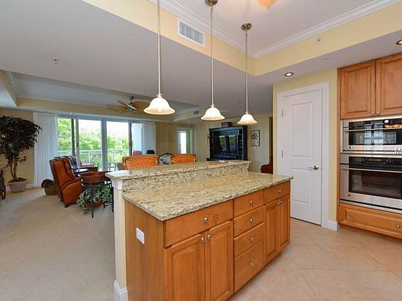 4th image of 1660 Summerhouse Ln Suite 401