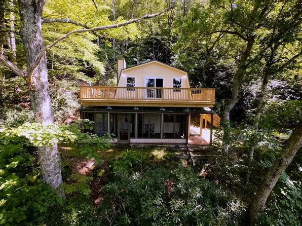 225 Fox Trot Dr SW, Meadows Of Dan, VA 24120
