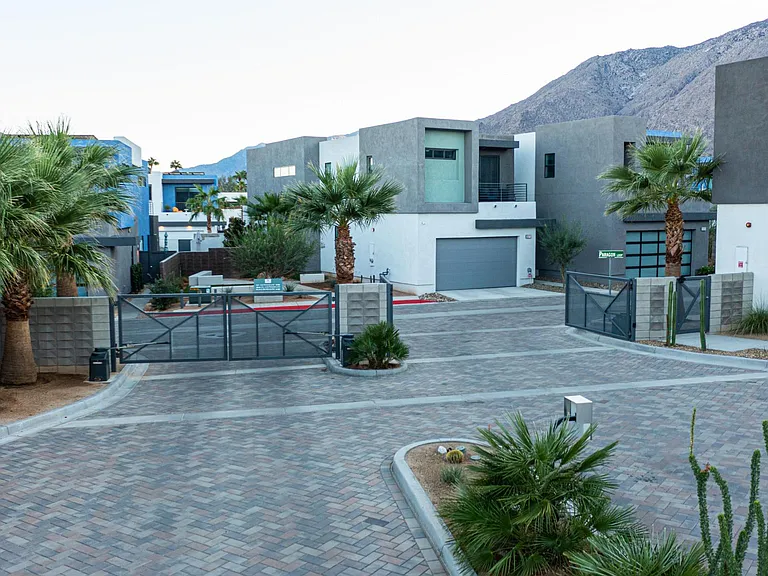 2707 Majestic Way — Photo 49