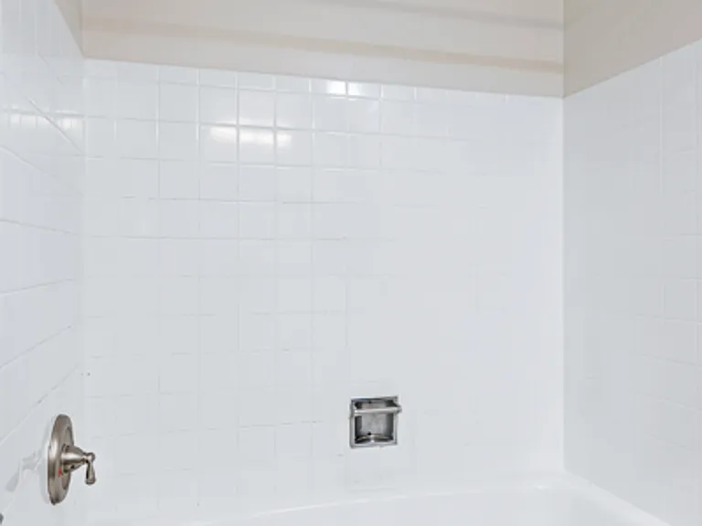 Aloha House Apartments — Photo 11