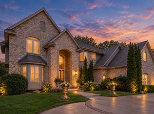 16465 Eagle Ridge Dr, Minnetonka, MN 55345