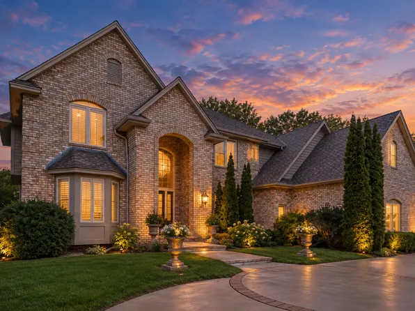 16465 Eagle Ridge Dr, Minnetonka, MN 55345