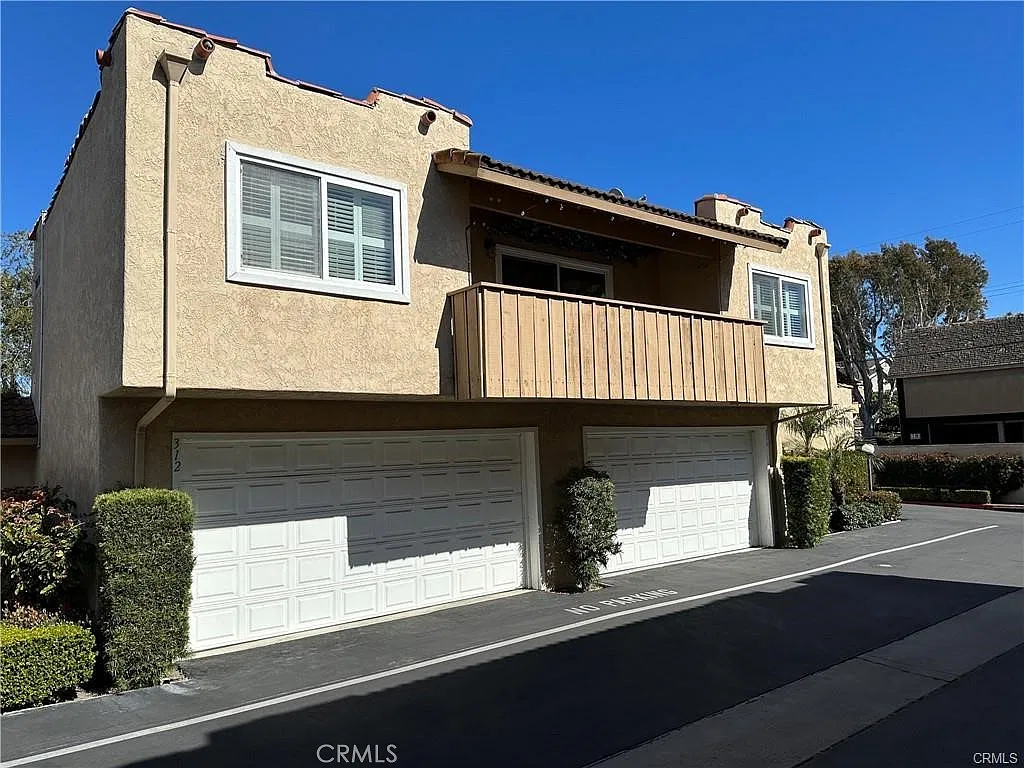 2 bed, 1058 sqft, $4,200 — Photo 1