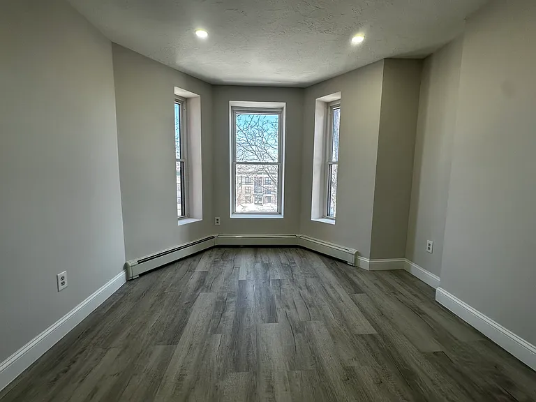 90 Hammond St #6 — Photo 2