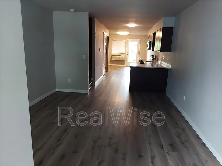 8300 SE Flavel St #102 — Photo 2