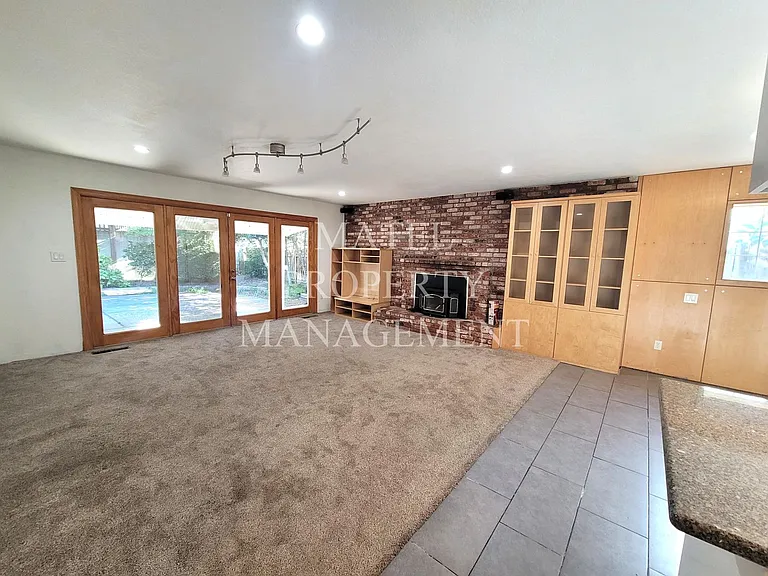 409 Birchwood Ct — Photo 5