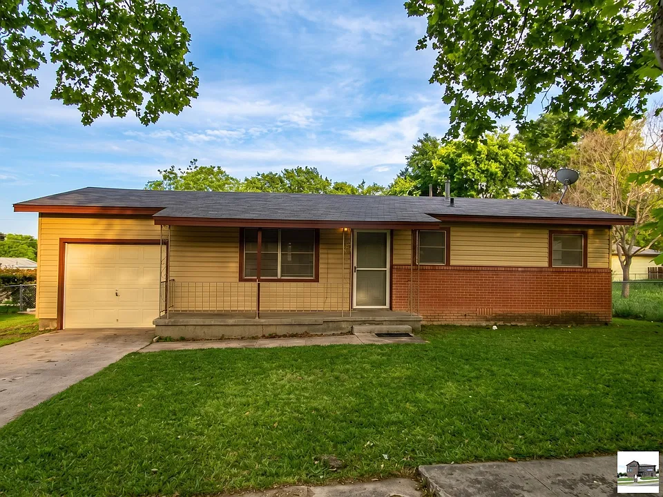 2121 Circle Dr