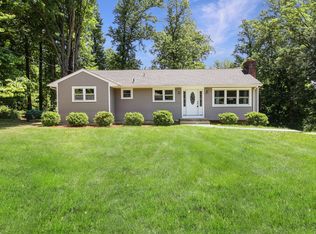 124 Mountain View Rd, Cortlandt Manor, NY 10567