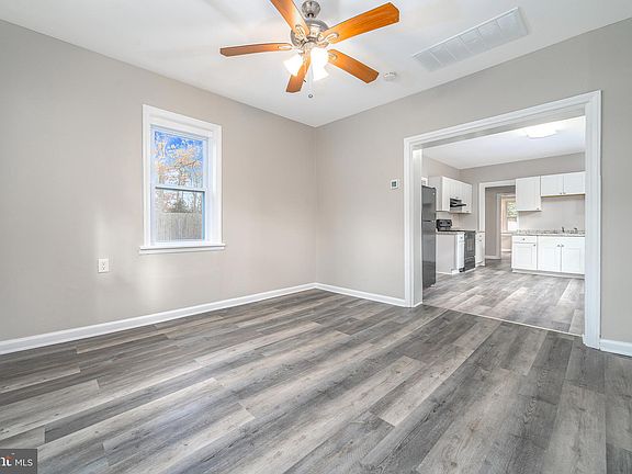 4th image of 60A Haines St