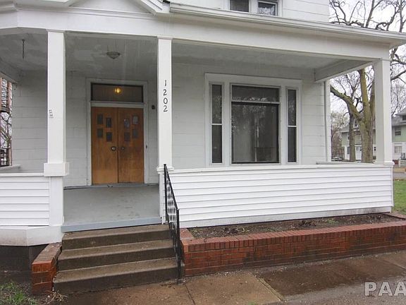 3rd image of 1202 NE Madison Ave