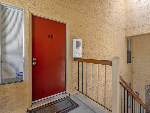 2nd image of 40 Las Moradas Cir