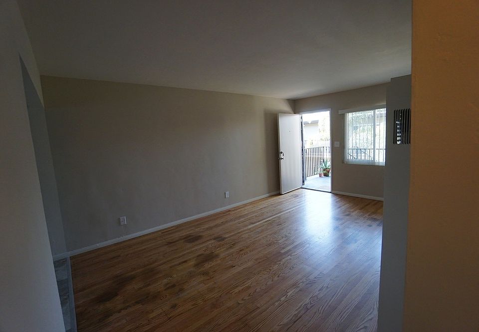 1st image of 4480 Euclid Ave APT I