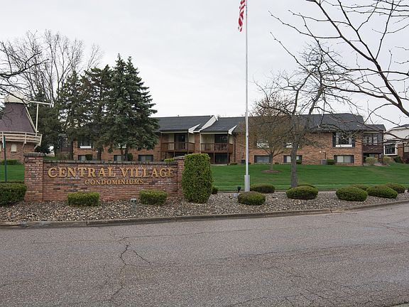 3rd image of 19 Old Mill Dr Unit 8