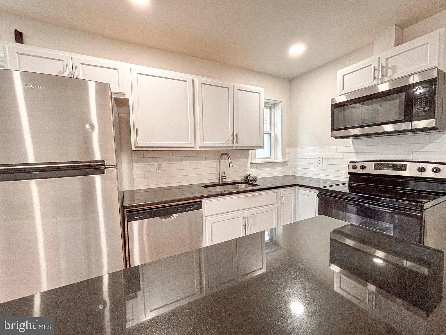 4 bed, 2.0 bath, 1446 sqft, $2,500 — Photo 3