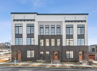 7813 N Spring Willow Dr SW, Calgary, AB T3H5Z4