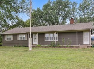 15290 S Sunflower Rd, Gardner, KS 66030