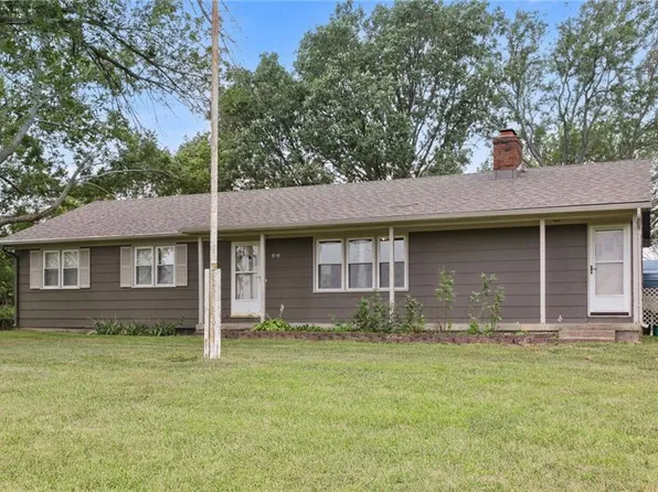 15290 S Sunflower Rd, Gardner, KS 66030