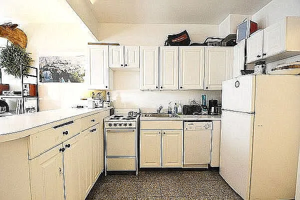 Rented by REAL New York | media 3