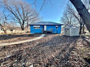 2015 N Hines Rd, Independence, MO 64058