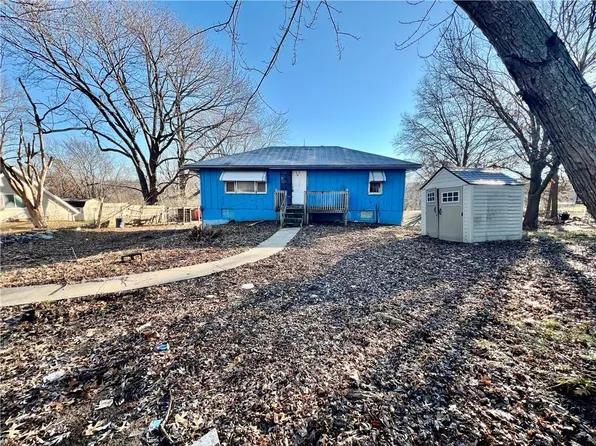 2015 N Hines Rd, Independence, MO 64058