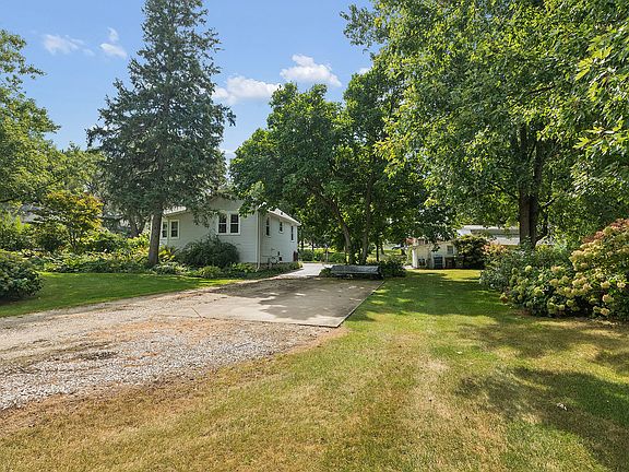 3rd image of 150 E 2nd Ave