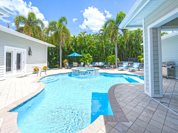 757 Binnacle Dr, Naples, FL 34103