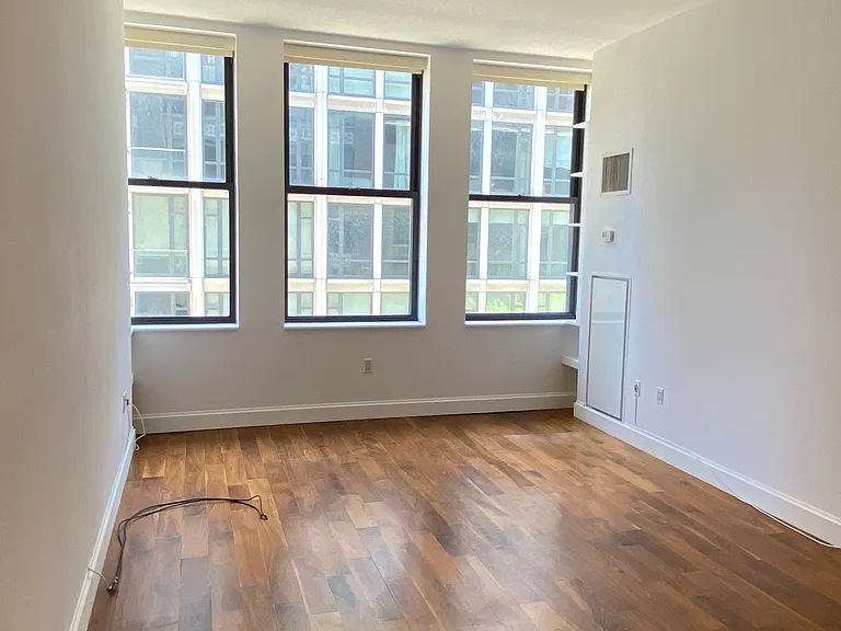 140 W 22nd St #5B — Photo 4