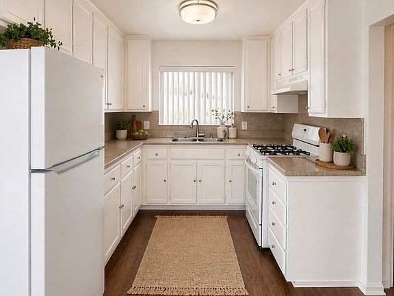 4th image of 808 N Azusa Ave #27
