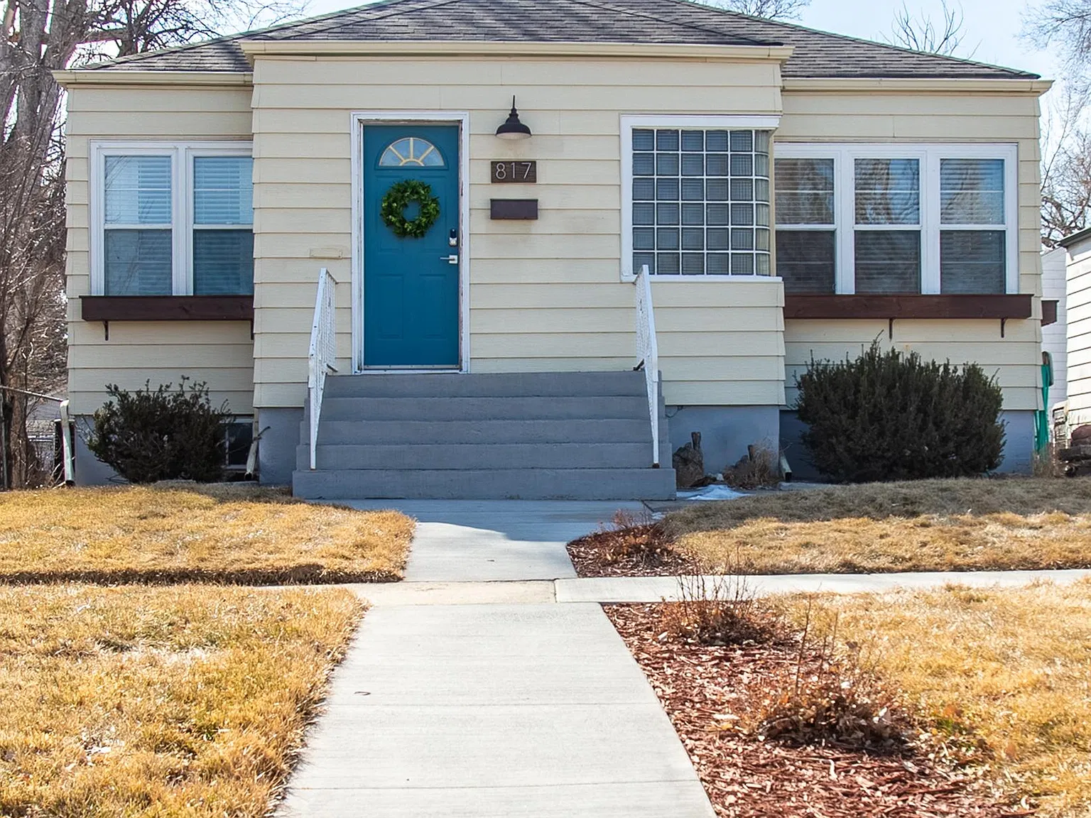817 Fairview St — Photo 2