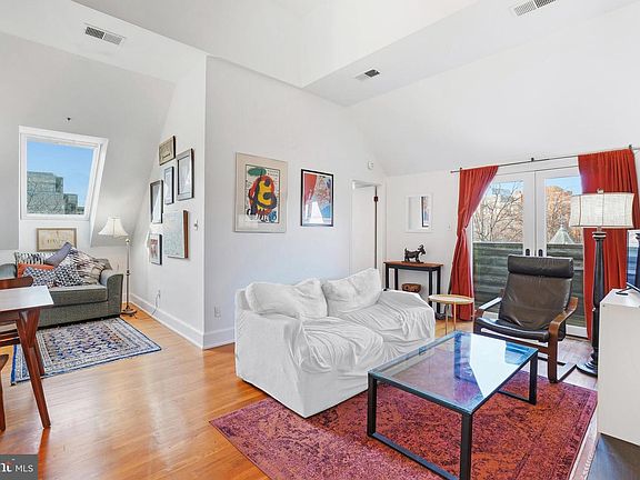 2nd image of 301 G St NE APT 32