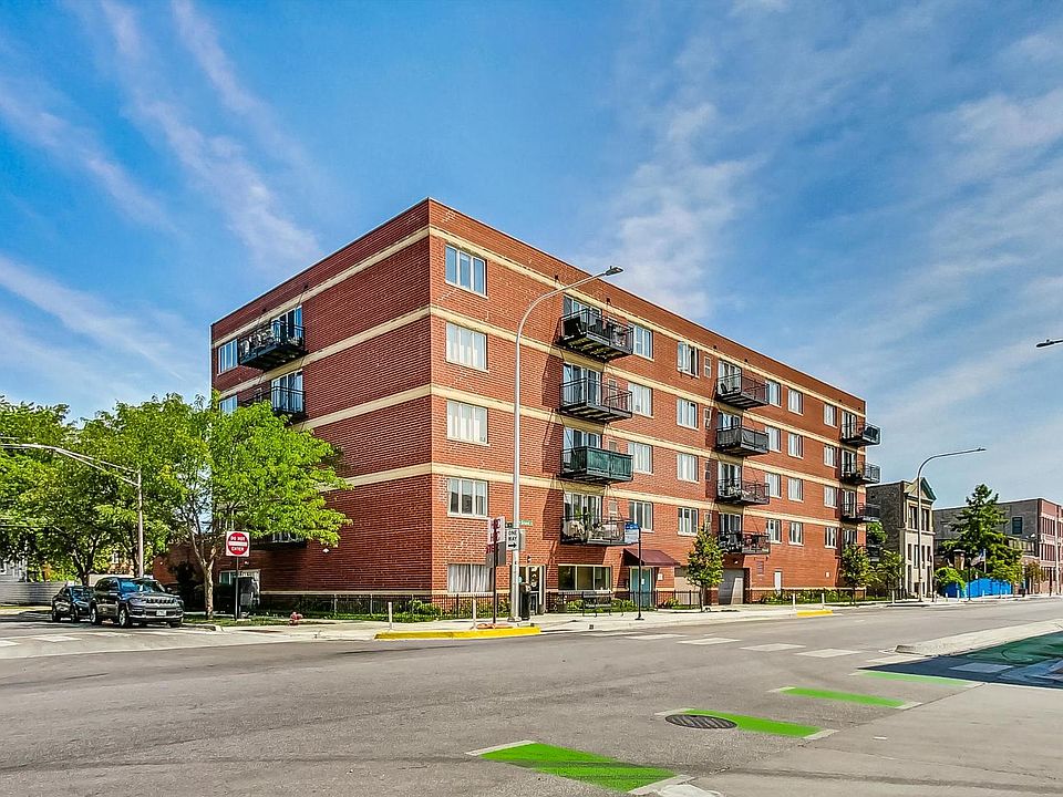 1st image of 2158 W Grand Ave Unit 202