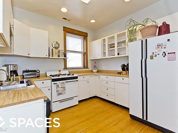 2nd image of 2647 N Sacramento Ave #2649-1F