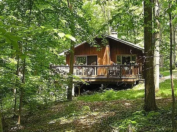 147 Whitman Rd, Hancock, MA 01237