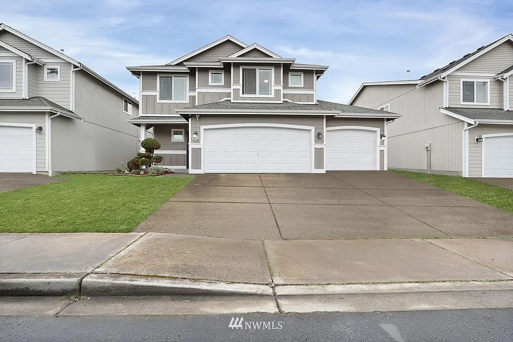 4214 E N Street photo 1