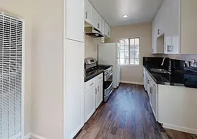1108 Saint Louis Ave — Photo 3