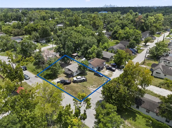 1825 Dolly Wright St, Houston, TX 77088