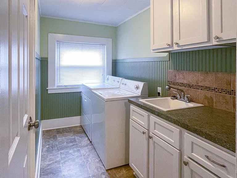 1031 Benjamin Ave SE — Photo 6