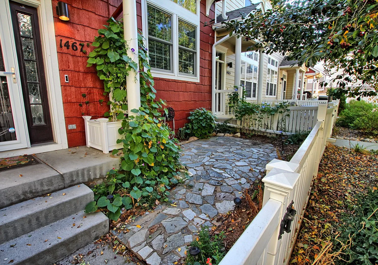 3 bed 2.5 bath end unit Red Hawk townhome — Photo 3