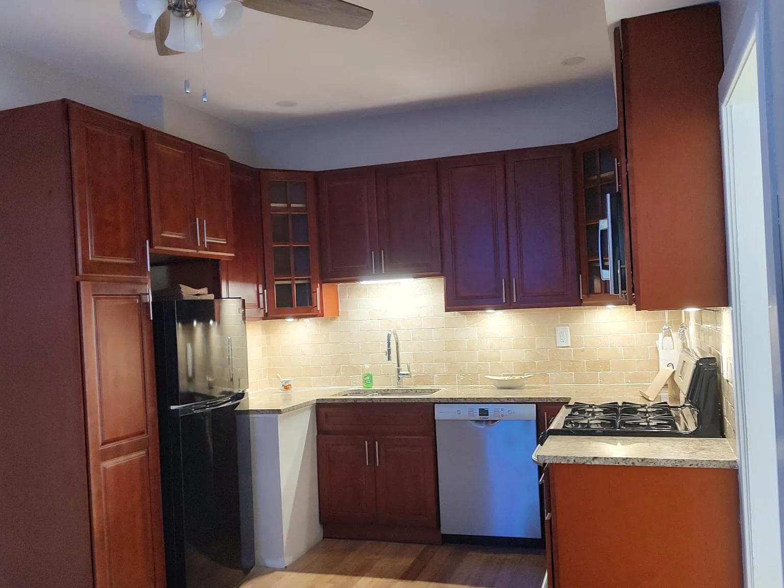 2 bed, 600 sqft, $2,100 — Photo 4