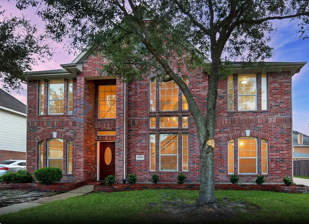 6 bed, 3774 sqft, $3,525 — Photo 1