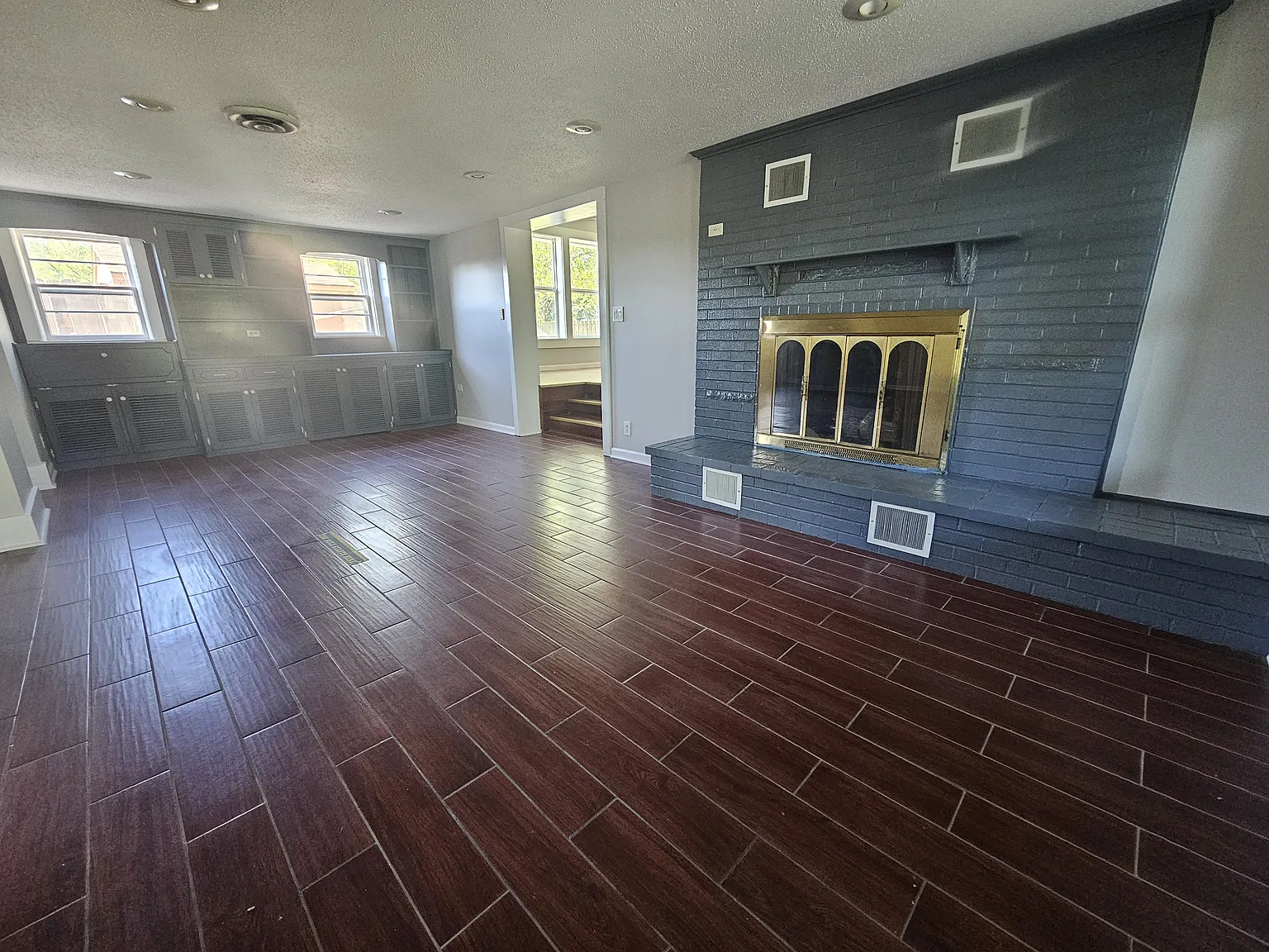 3 bed, 2475 sqft, $1,900 — Photo 2